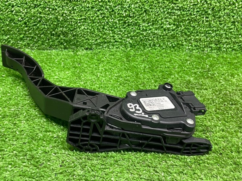 Педаль газа, 2000 рублей, Москва