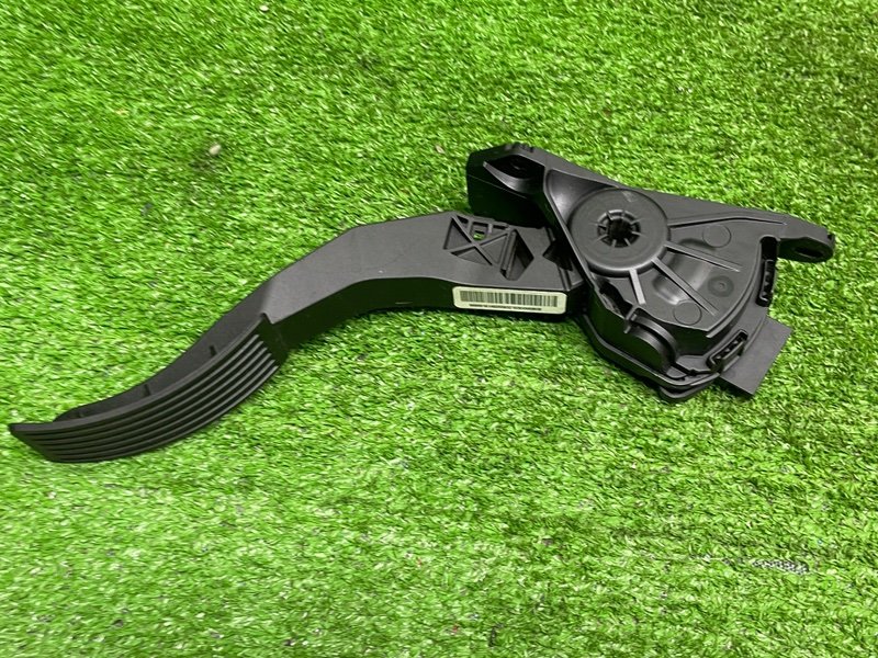 Педаль газа, 2000 рублей, Москва