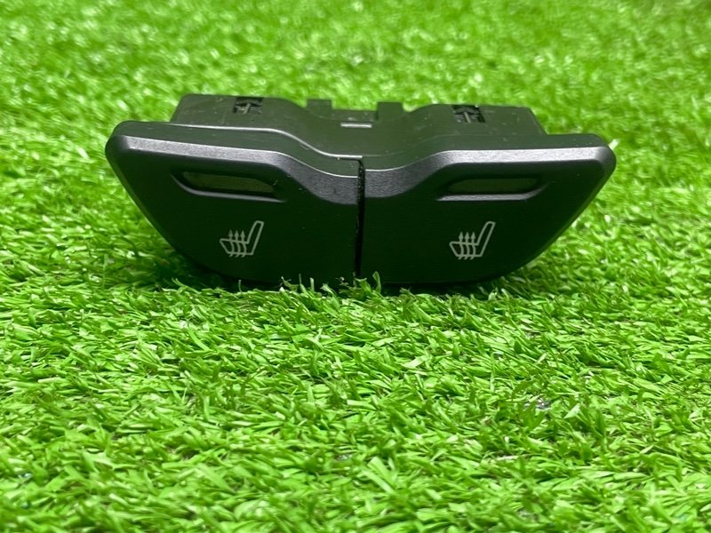 Кнопка обогрева сидений, 650 рублей, Москва