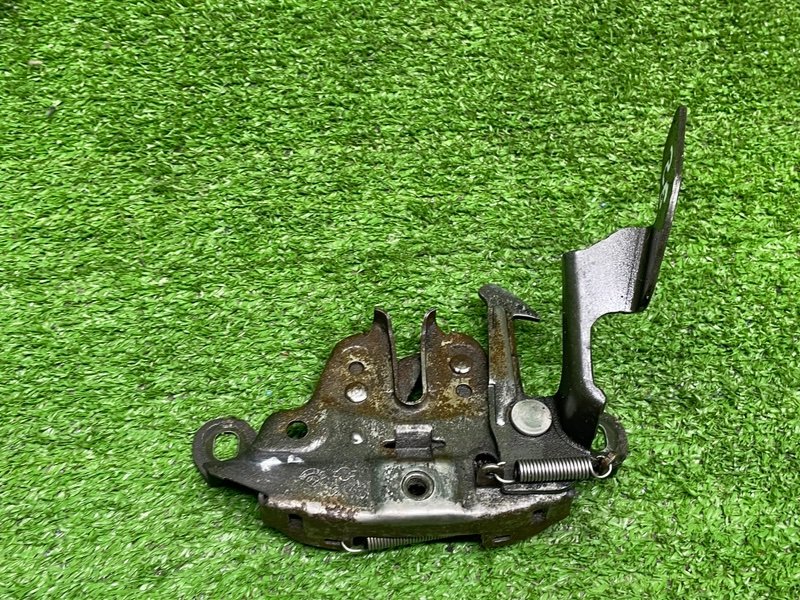 Замок капота, Москва