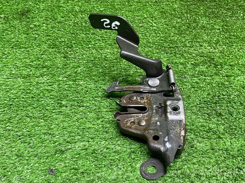 Замок капота, Москва