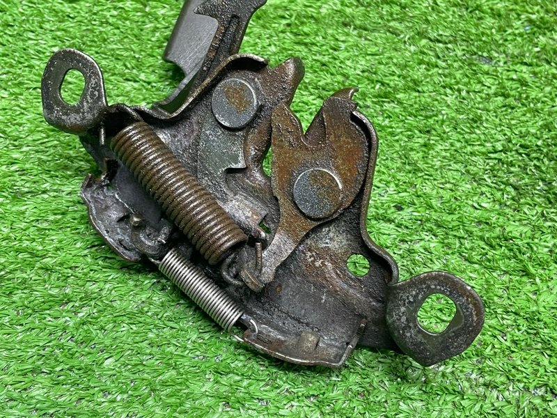 Замок капота, Москва