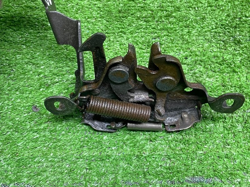 Замок капота, Москва