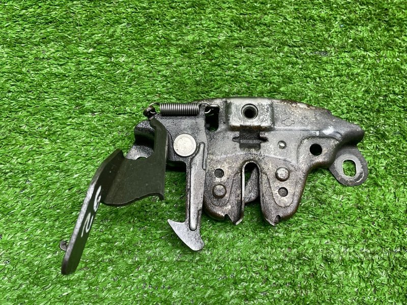 Замок капота, Москва