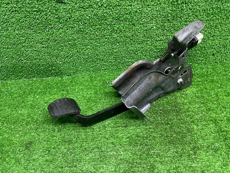 Педаль тормоза, 1000 рублей, Москва