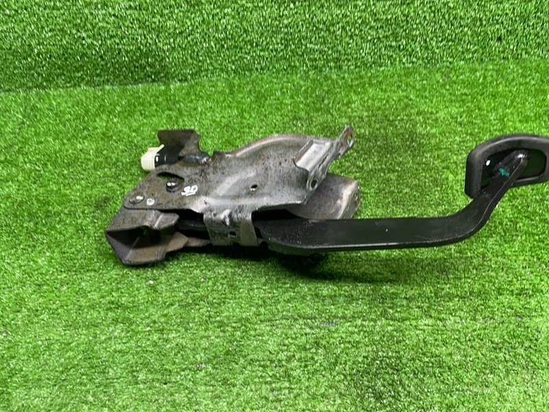 Педаль тормоза, 1000 рублей, Москва