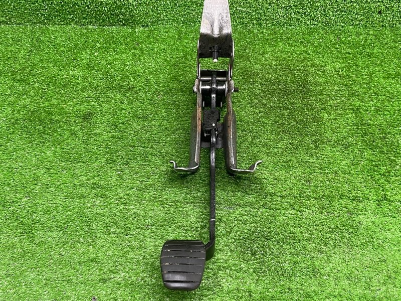 Педаль тормоза, 1000 рублей, Москва