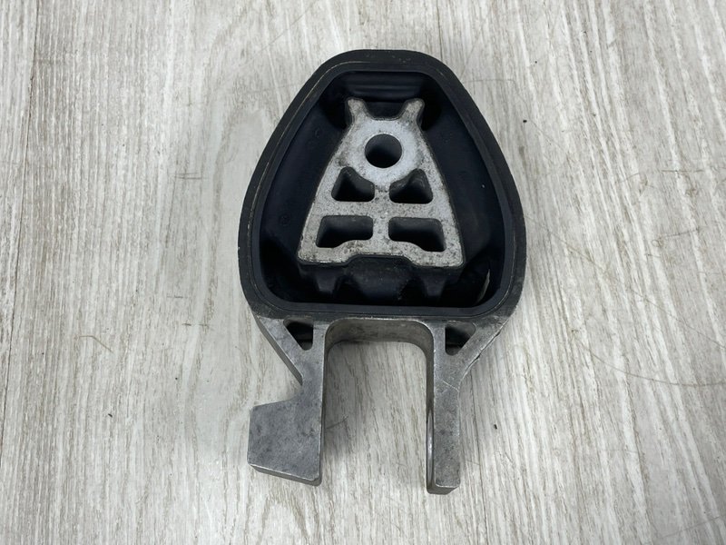 Опора двигателя, 2000 рублей, Москва