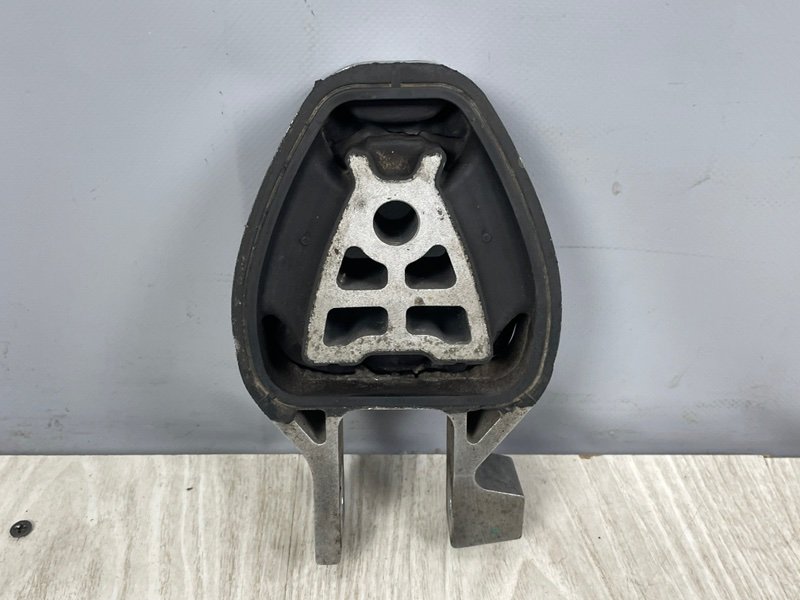 Опора двигателя, 2000 рублей, Москва