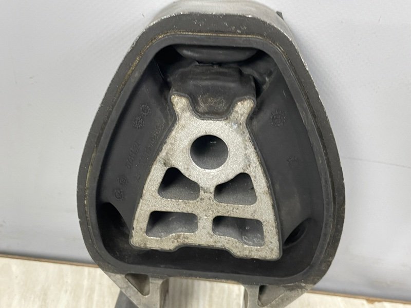 Опора двигателя, 2000 рублей, Москва