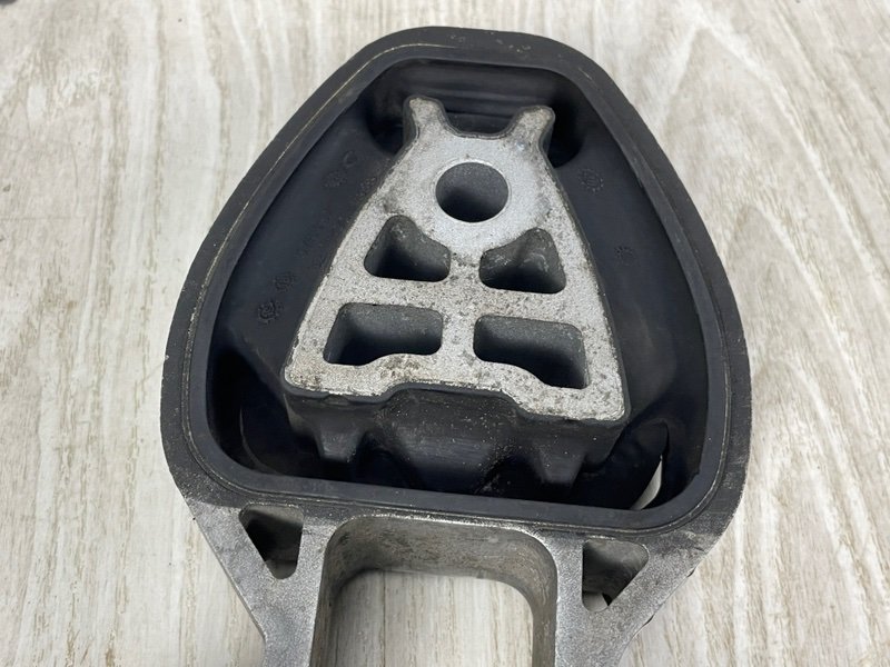 Опора двигателя, 2000 рублей, Москва