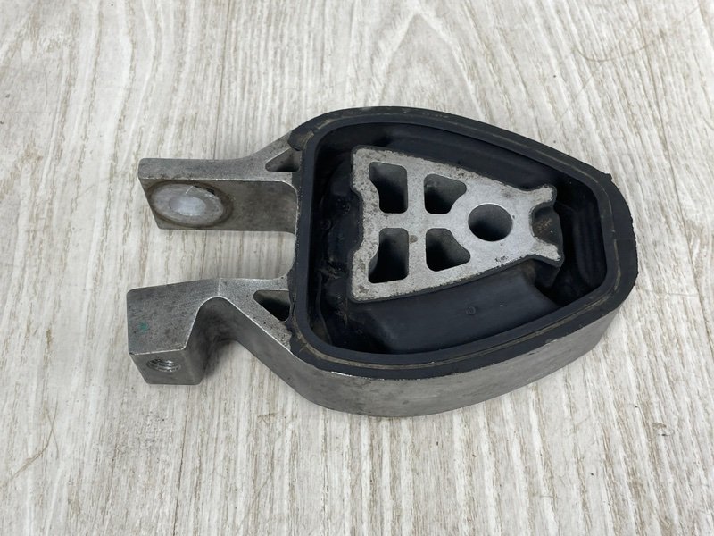 Опора двигателя, 2000 рублей, Москва