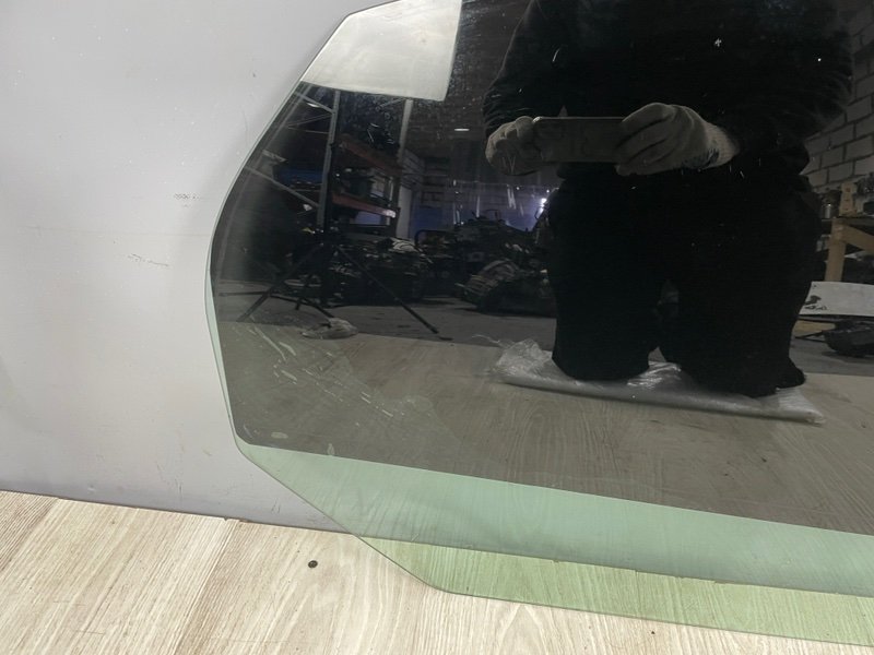 Стекло двери задней правой, 2000 рублей, Москва