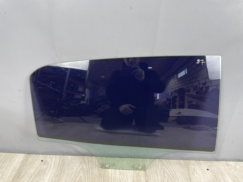 Стекло двери задней правой, 1000 рублей, Москва