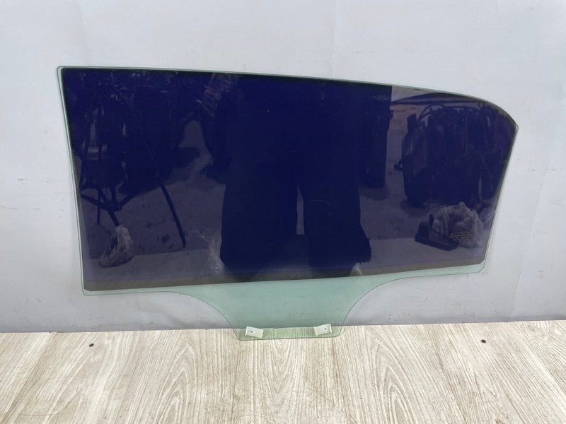 Стекло двери задней правой, 1000 рублей, Москва