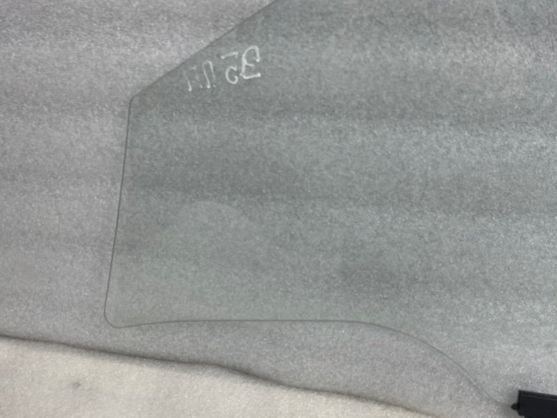 Стекло двери передней правой, 5000 рублей, Москва