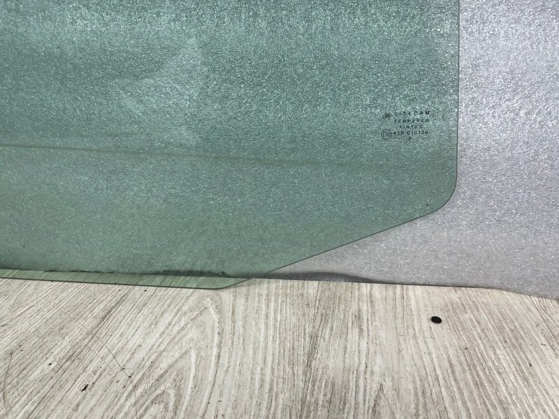 Стекло двери задней правой, 2100 рублей, Москва