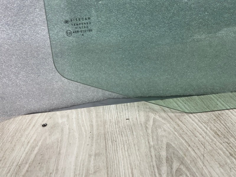 Стекло двери задней левой, 2000 рублей, Москва