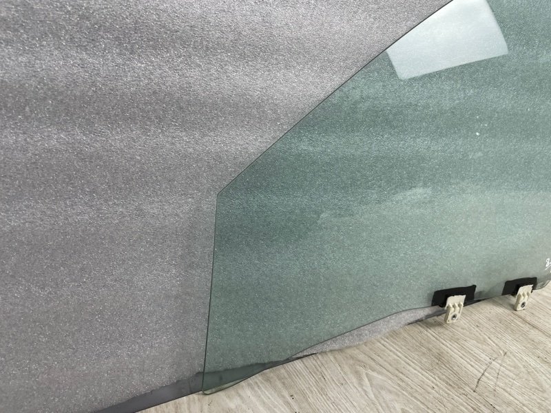 Стекло двери передней левой, Москва