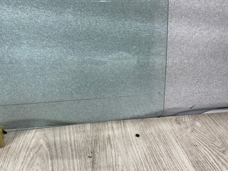 Стекло двери передней правой, Москва