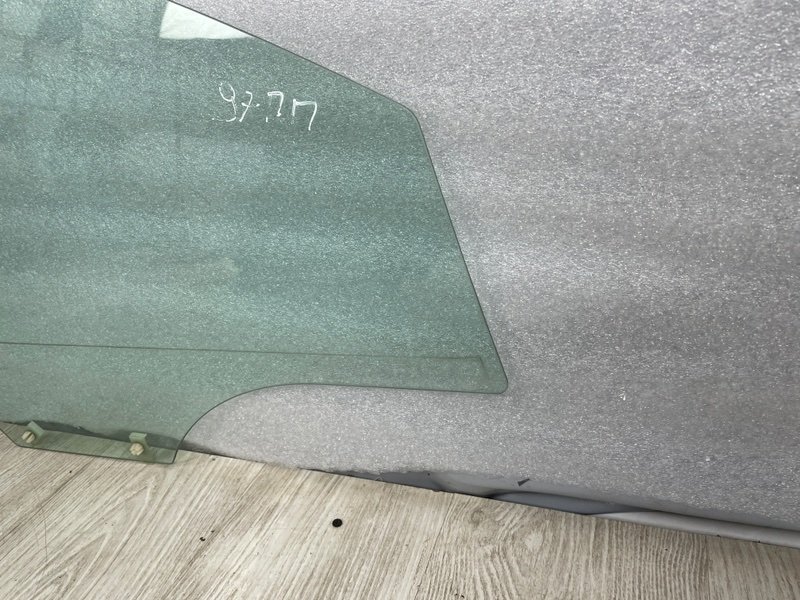 Стекло двери передней правой, Москва