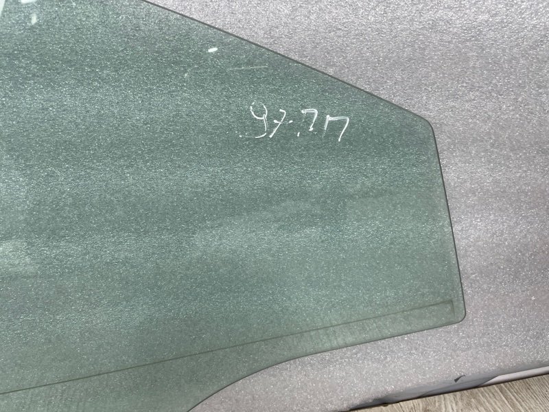 Стекло двери передней правой, Москва