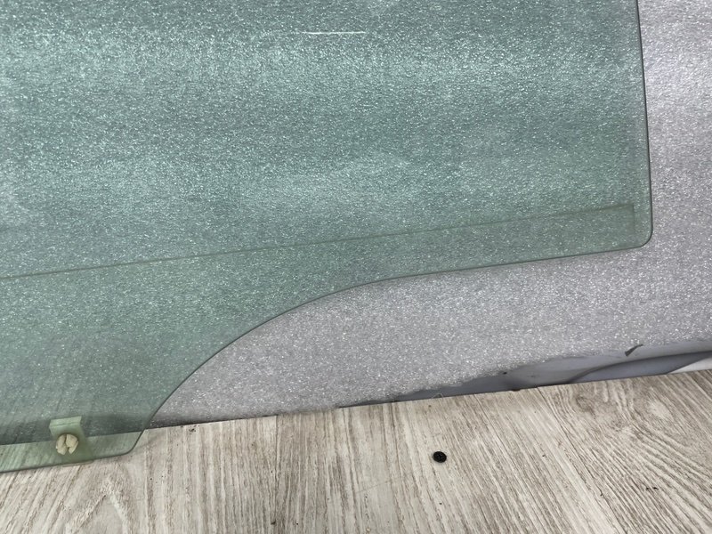 Стекло двери передней правой, Москва