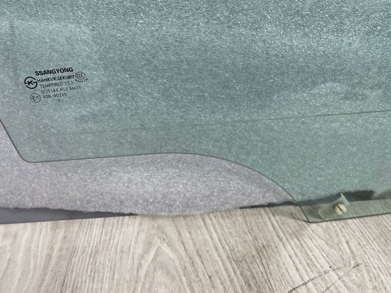 Стекло двери передней правой, Москва