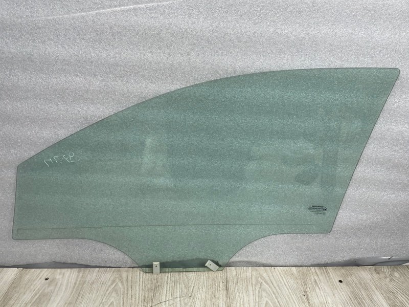 Стекло двери передней правой, Москва