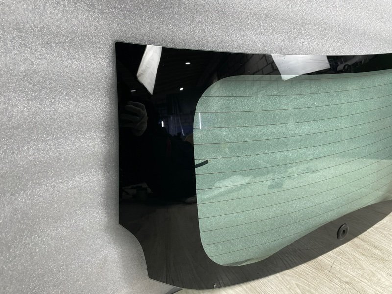 Стекло двери багажника, Москва