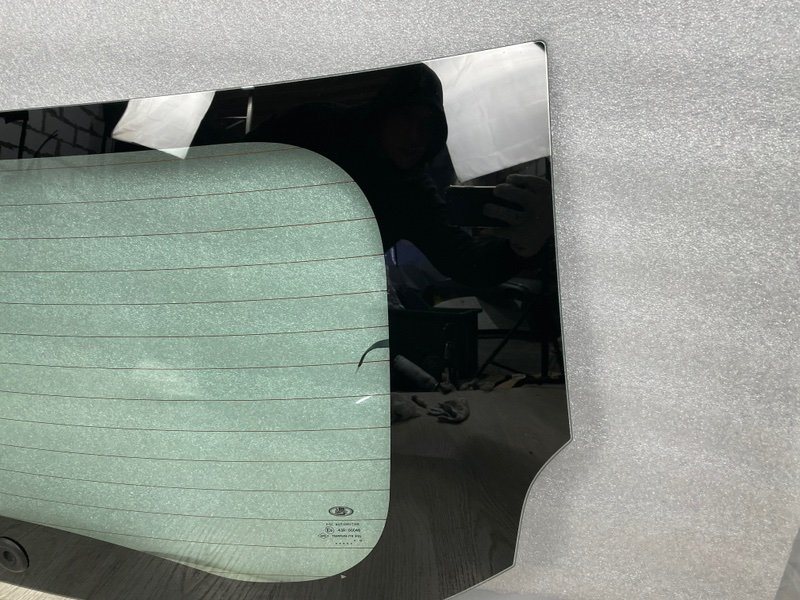 Стекло двери багажника, Москва