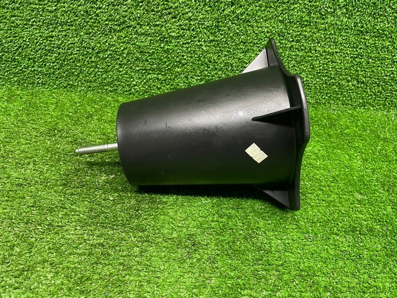 Болт крепления запасного колеса, 1000 рублей, Москва