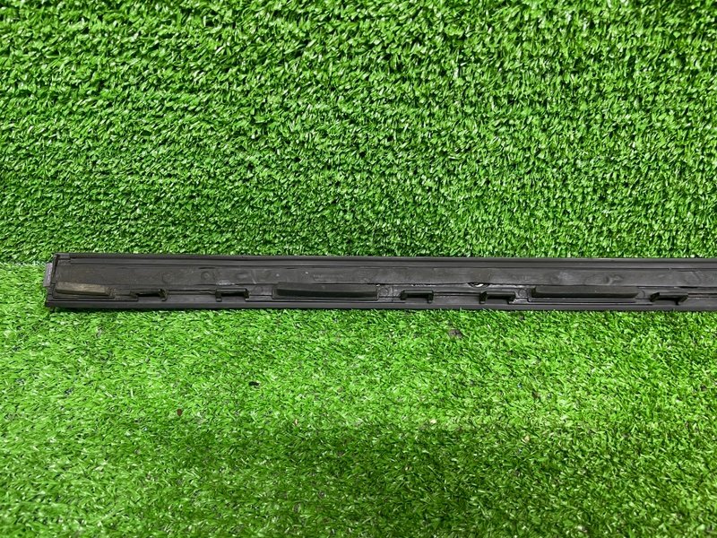 Молдинг лобового стекла, 2000 рублей, Москва