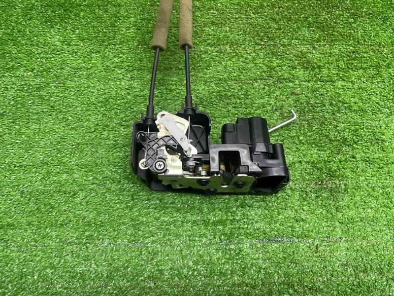 Замок двери задней правой, 2000 рублей, Москва