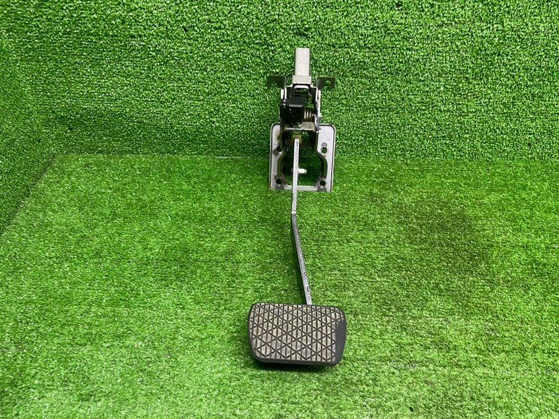 Педаль тормоза, 1000 рублей, Москва