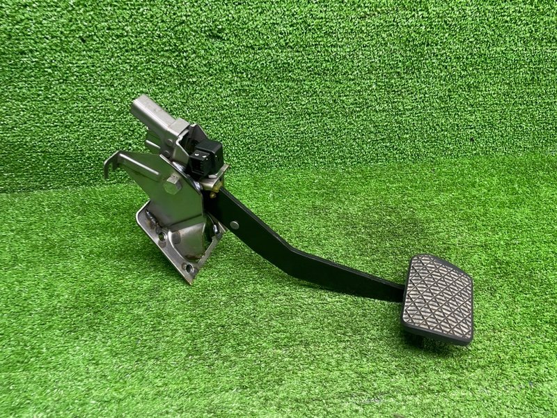 Педаль тормоза, 1000 рублей, Москва