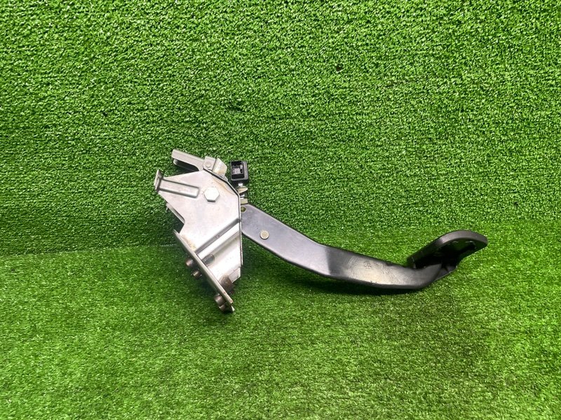 Педаль тормоза, 1000 рублей, Москва