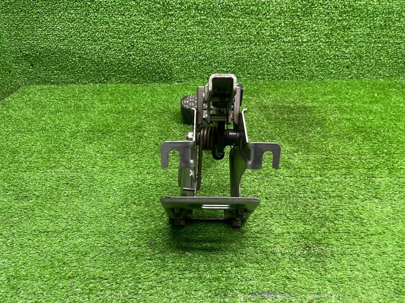 Педаль тормоза, 1000 рублей, Москва