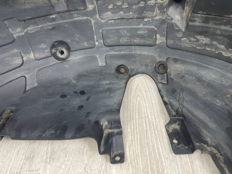 Подкрылок, 2000 рублей, Москва