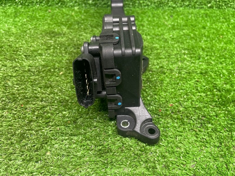 Педаль газа, 1000 рублей, Москва