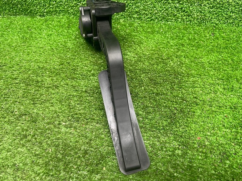 Педаль газа, 1000 рублей, Москва