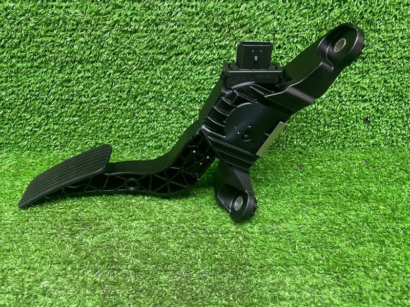 Педаль газа, 1000 рублей, Москва