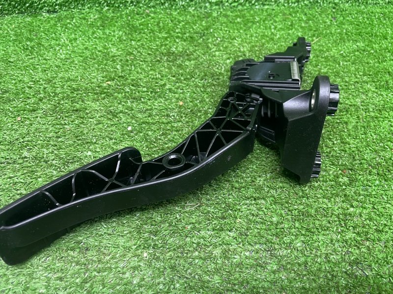 Педаль газа, 1000 рублей, Москва