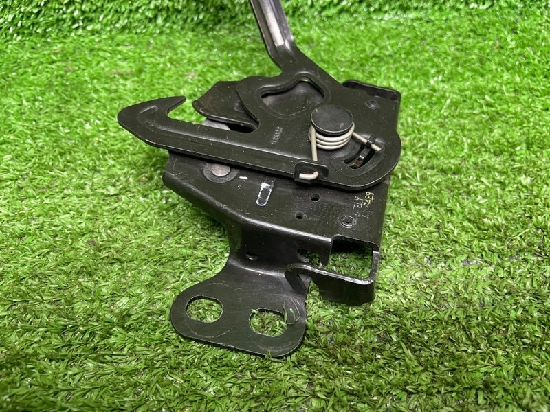 Замок капота, Москва