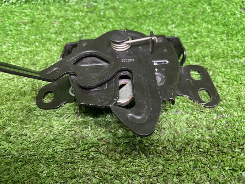 Замок капота, Москва