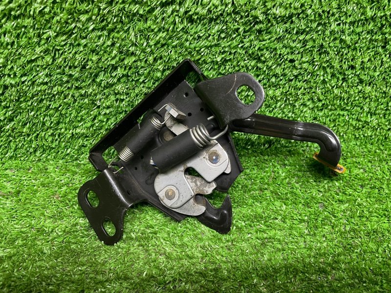 Замок капота, Москва