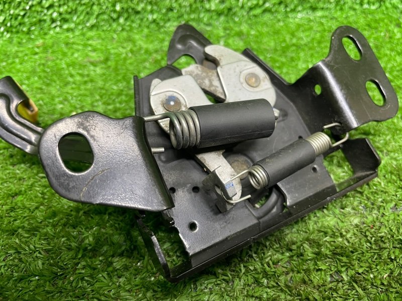 Замок капота, Москва