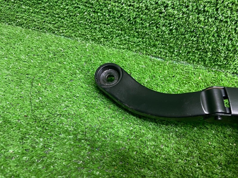 Поводок стеклоочистителя передний, Москва