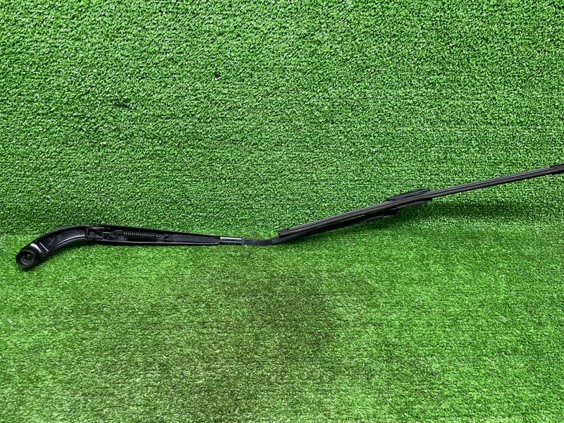 Поводок стеклоочистителя передний, Москва