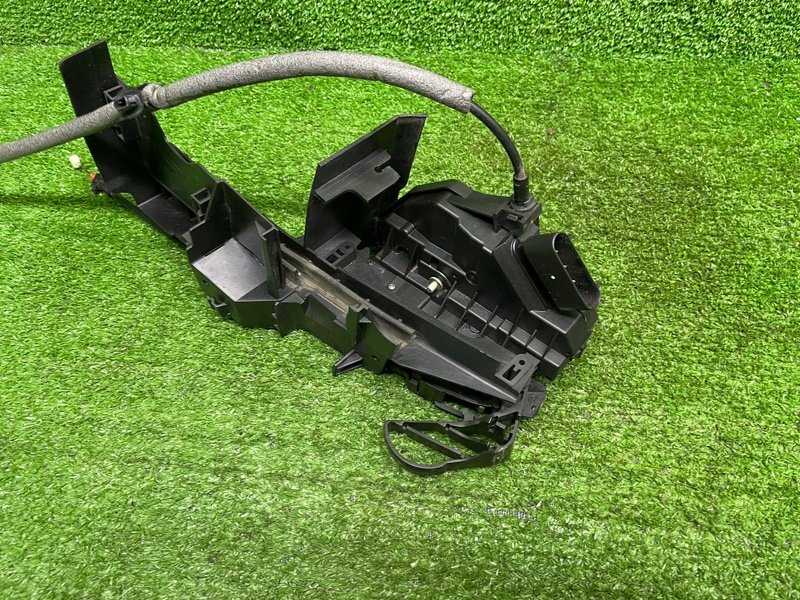 Замок двери передней правой, Москва